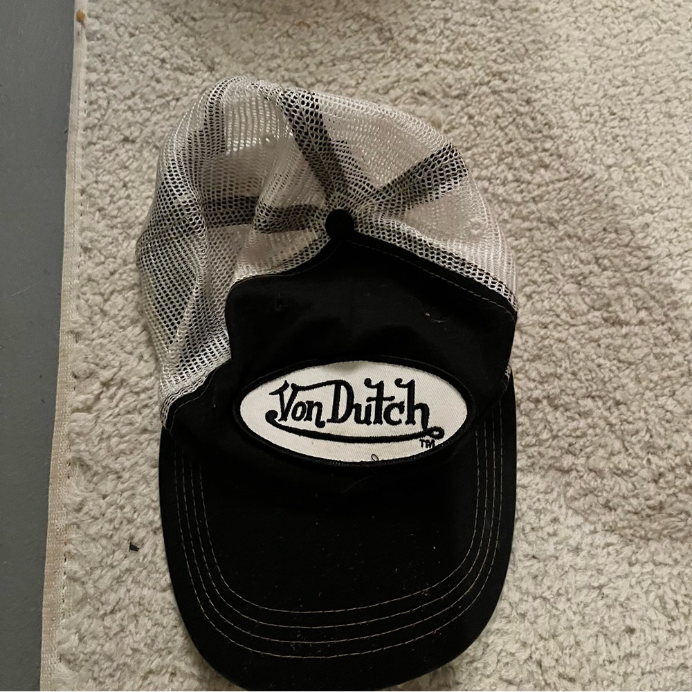 Von Dutch trucker hat great condition